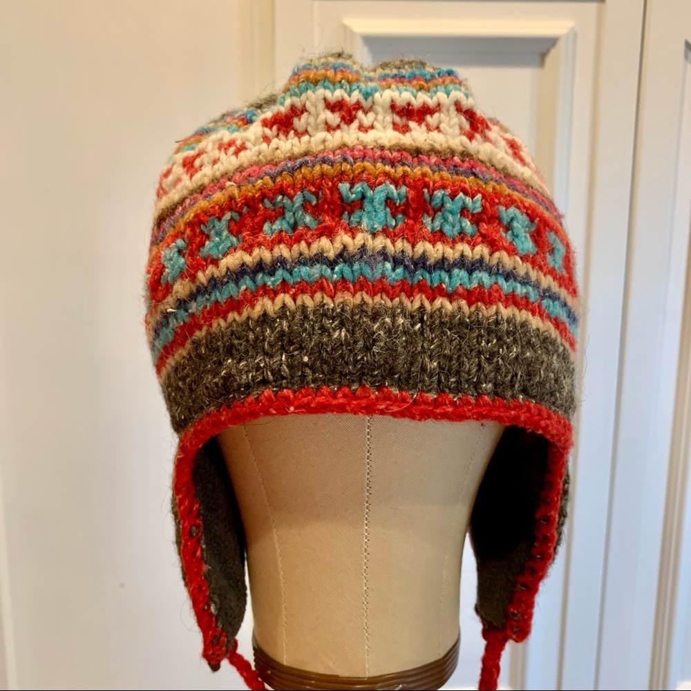 Invisible World Hand Made in Ecuador Wool‎ Hat